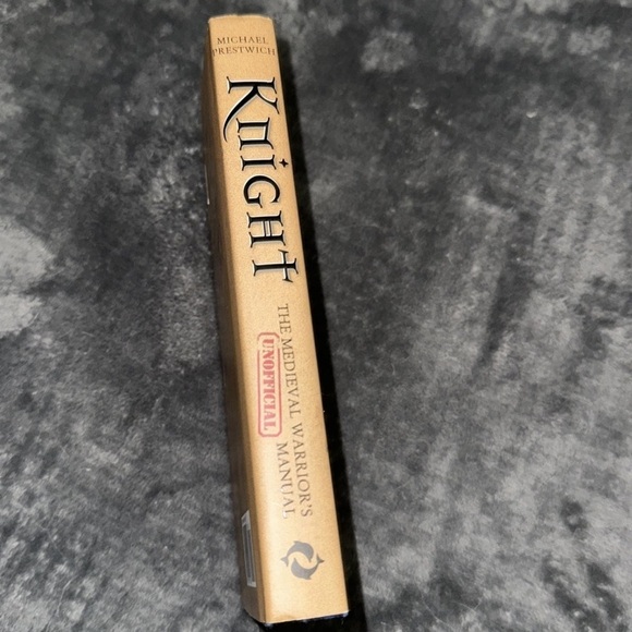 Knight : The Medieval Warrior's (unofficial) Manual by Michael Prestwich​​ - Picture 3 of 3